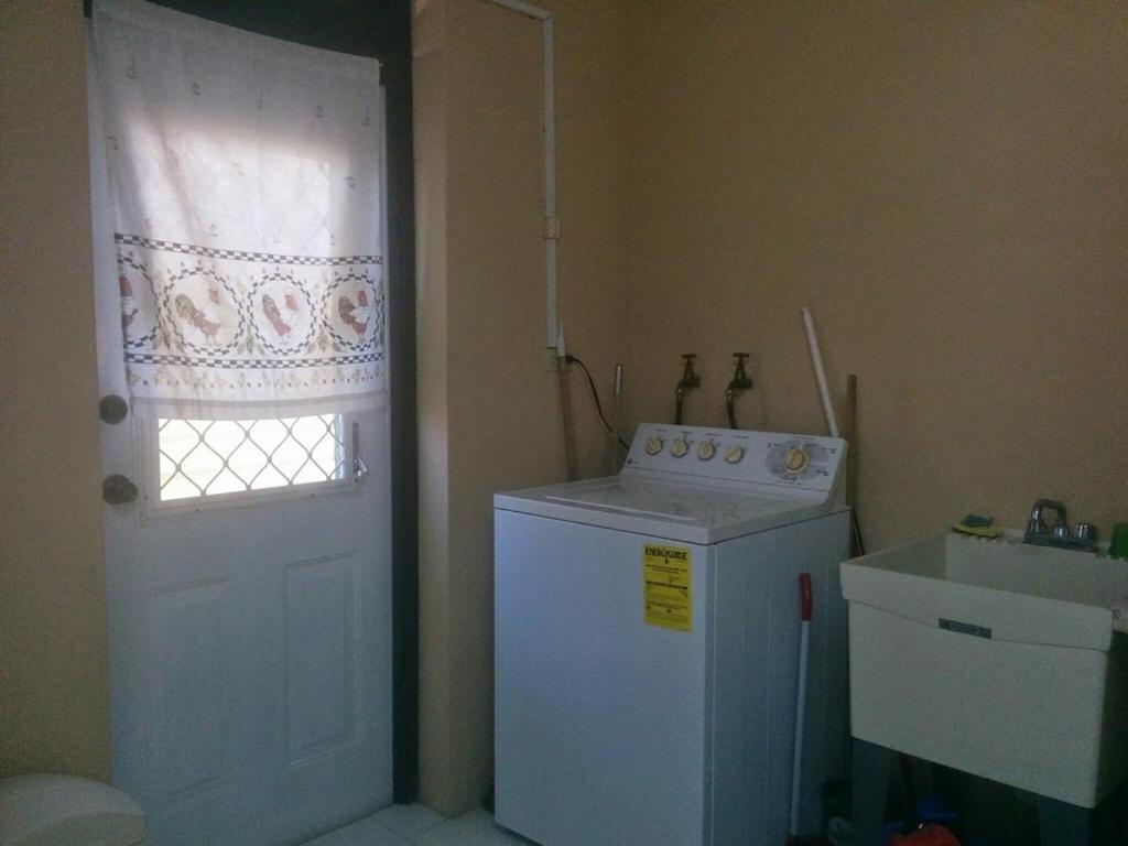 Вилла Donamae 2 Story Barbados House Бриджтаун Экстерьер фото