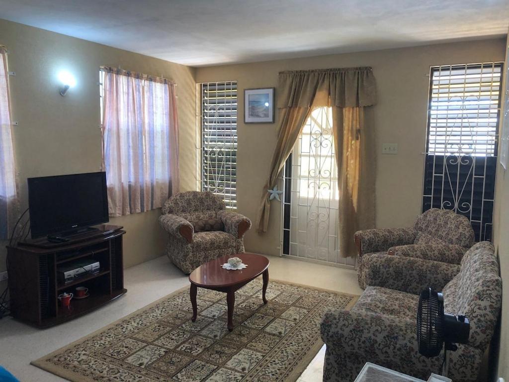Вилла Donamae 2 Story Barbados House Бриджтаун Экстерьер фото